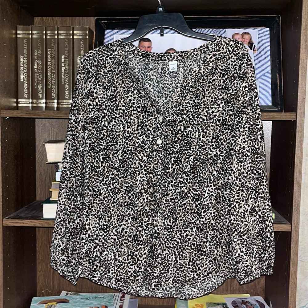 Adorable medium Old Navy cheetah print blouse
